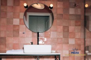 aesthetic-appeal-bathroom-mirrors-how-to-choose-the-right-shape-for-your-space-in-singapore-bathroom-mirror-midas-custom-mirror-singapore