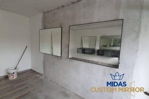 final-adjustments-and-leveling-8-steps-taken-by-professionals-during-professional-custom-wall-mirror-installation-in-singapore-wall-mirror-midas-custom-mirror-singapore