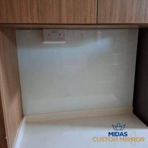 glass-backsplash-installation-services-midas-custom-mirror-singapore-hdb-woodlands-3